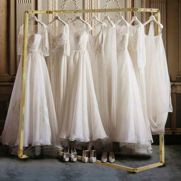 stender pliè in ottone di design per abiti sposa di situér milano