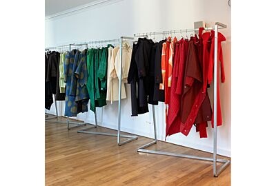 stender di design per appenderci capi in showroom, eventi, temporary store. disponibili anche noleggio