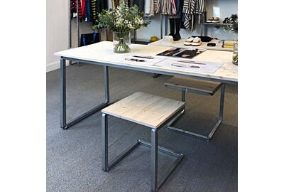 scrivanie, tavoli, espositori idi design sostenibile situér milano