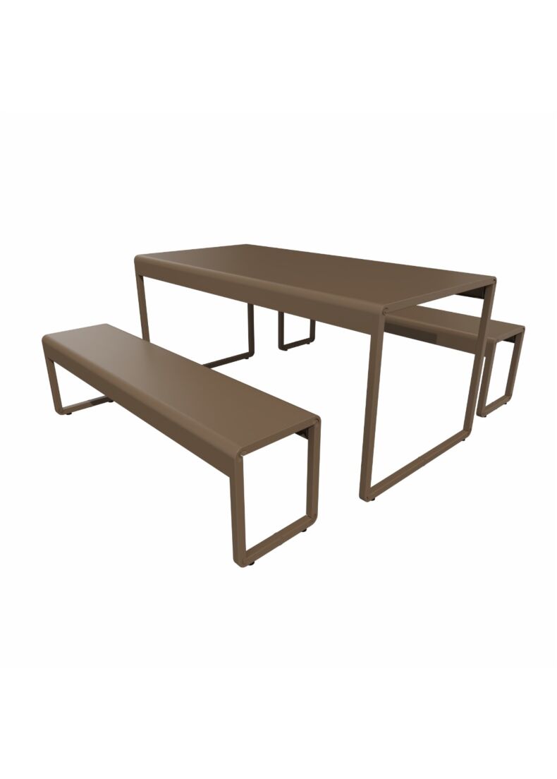Tavolo e panche metalliche zincate e verniciate beige