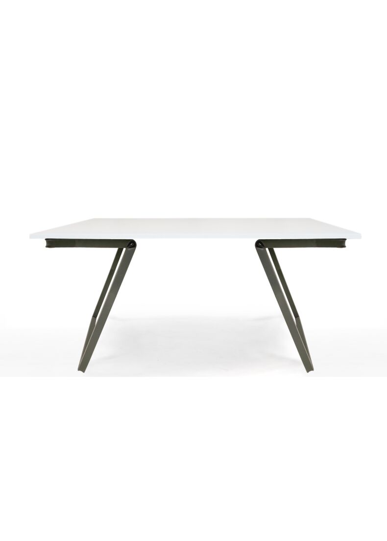 design table / desk in a minimal style