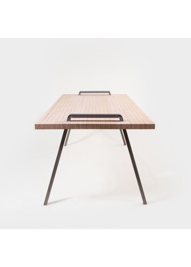 tavolo di design in acciaio e legno per negozi. hotel e ville di lusso
