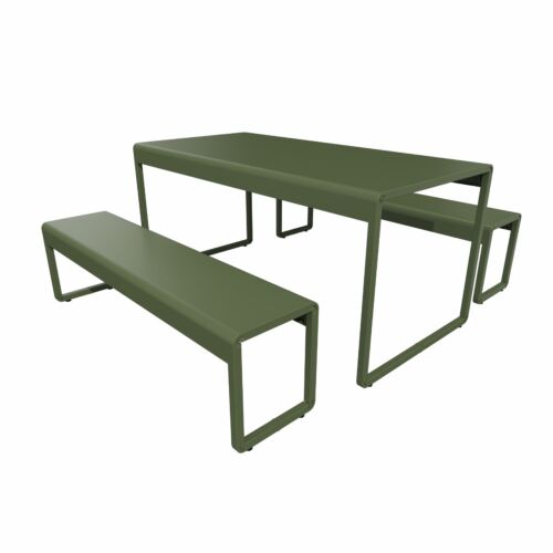 Composizione di tavolo e due panche zincate e verniciate verde chiaro in metallo cm. 150