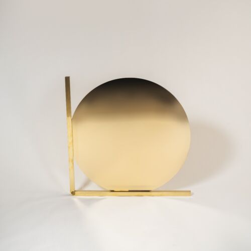 specchio di design in ottone per showroom e hotellerie