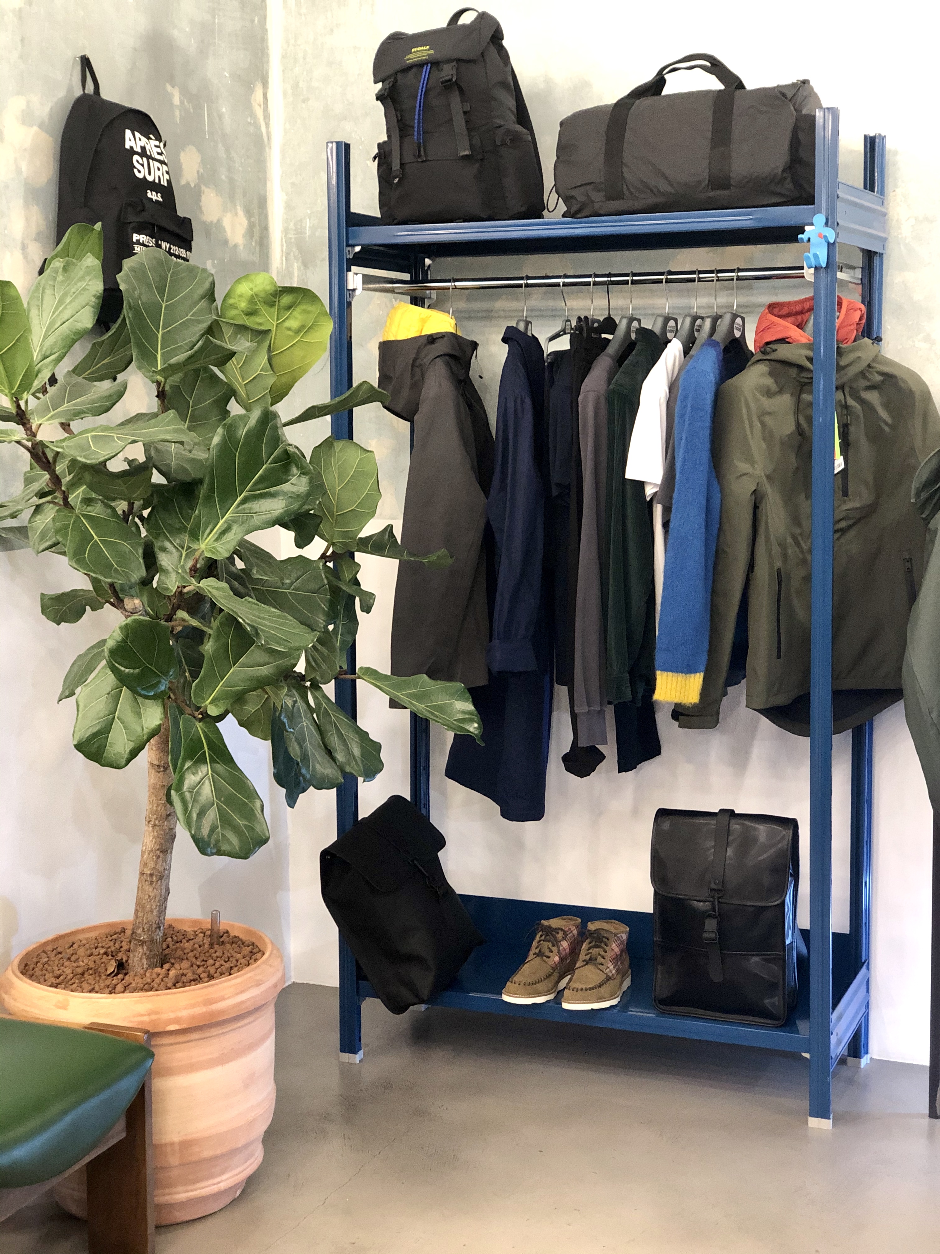 IDEAS Installations with SHELVING